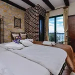 Stunning In With Jacuzzi * Klek