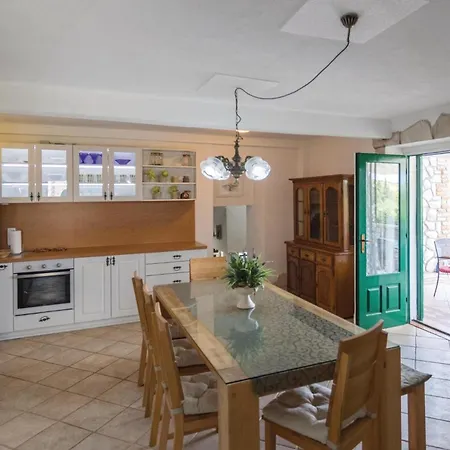 Ferienhaus Stunning In With Jacuzzi Klek