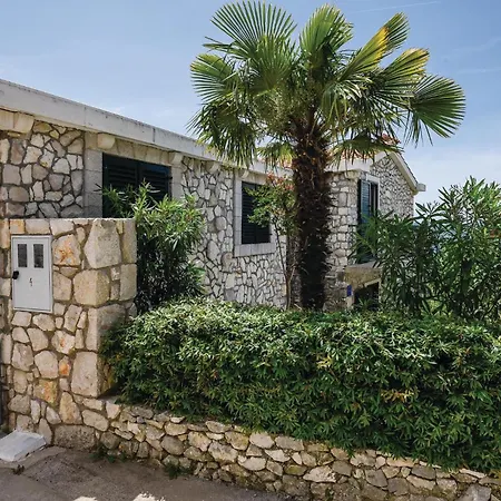 Stunning In With Jacuzzi Ferienhaus