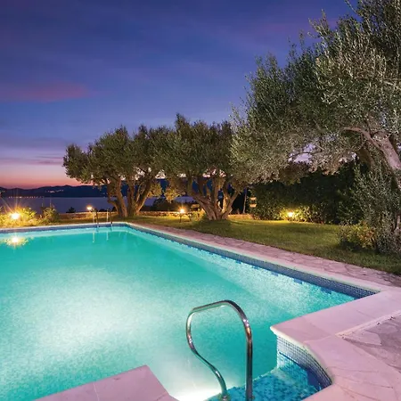 Stunning In With Jacuzzi