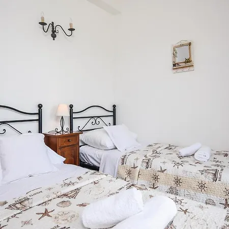 Ferienhaus Stunning In With Jacuzzi *