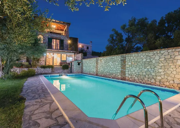 Stunning In With Jacuzzi *