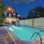Stunning In With Jacuzzi *