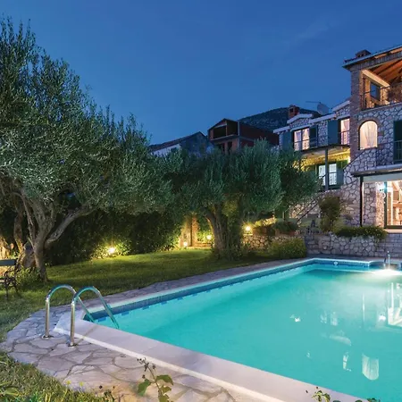 Stunning In With Jacuzzi * Klek