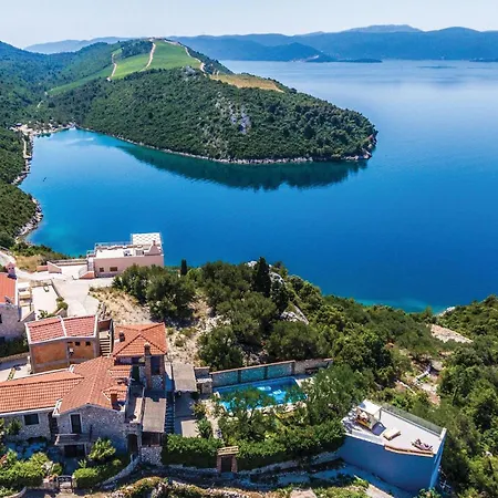 Stunning In With Jacuzzi * Klek