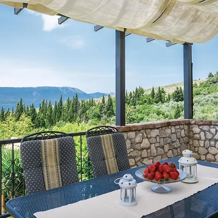 Holiday home Stunning In With Jacuzzi *