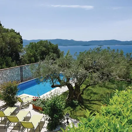 Stunning In With Jacuzzi *