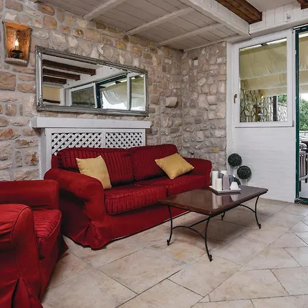 Holiday home Stunning In With Jacuzzi *