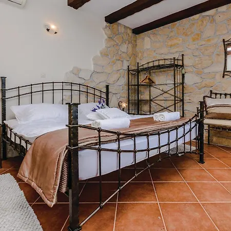 Stunning In With Jacuzzi بيت للعطل *