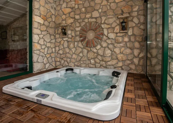 Дом отдыха Stunning In With Jacuzzi Клек